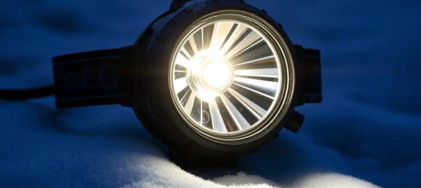 Налобный фонарь: маленький прибор, который решает большие задачи